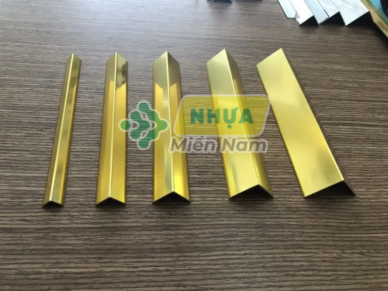 Phụ kiện thùng nhựa Danpla - Nẹt V